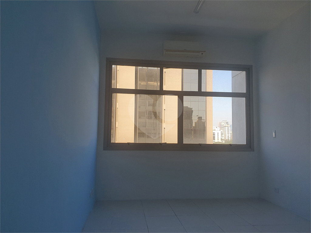 Sala comercial de 02 salas 30,4m² com piso frio e boa iluminação natural Jardim Paulistano Itaim