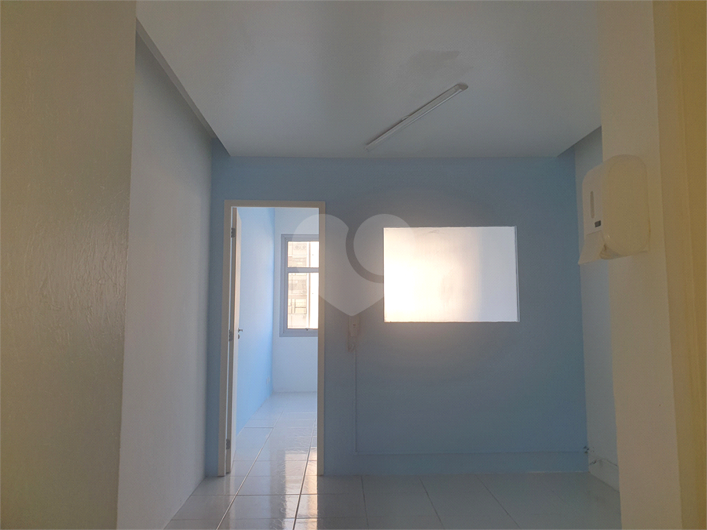Sala comercial de 02 salas 30,4m² com piso frio e boa iluminação natural Jardim Paulistano Itaim