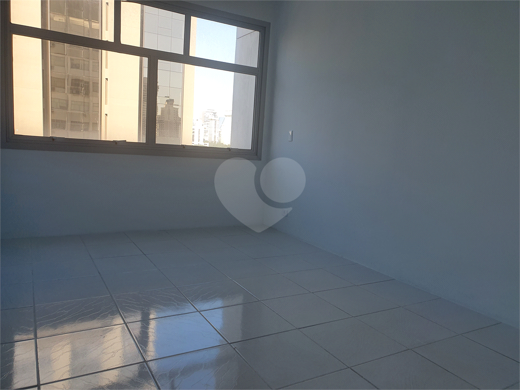 Sala comercial de 02 salas 30,4m² com piso frio e boa iluminação natural Jardim Paulistano Itaim