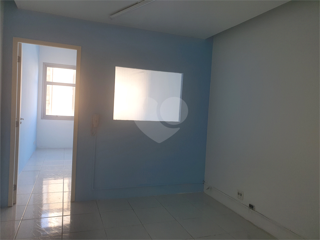 Sala comercial de 02 salas 30,4m² com piso frio e boa iluminação natural Jardim Paulistano Itaim
