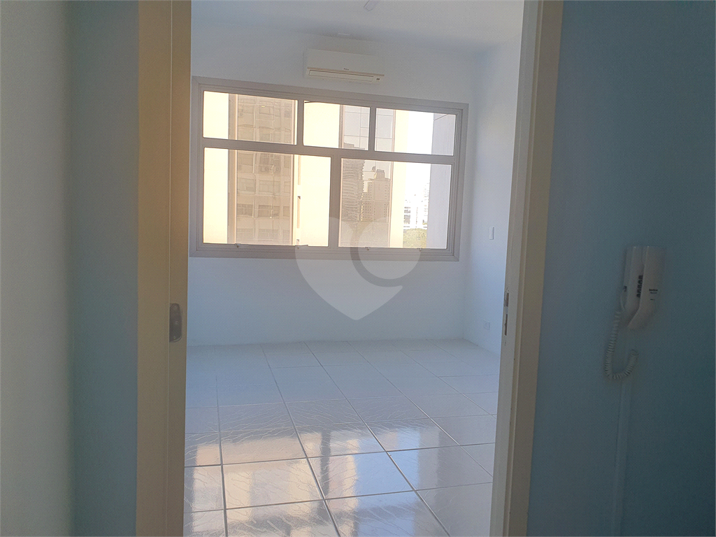 Sala comercial de 02 salas 30,4m² com piso frio e boa iluminação natural Jardim Paulistano Itaim