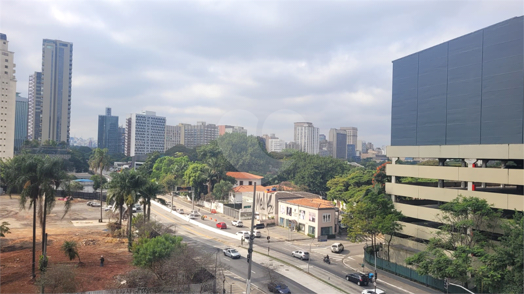 APARTAMENTO em PINHEIROS