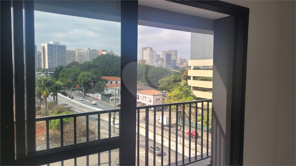 APARTAMENTO em PINHEIROS