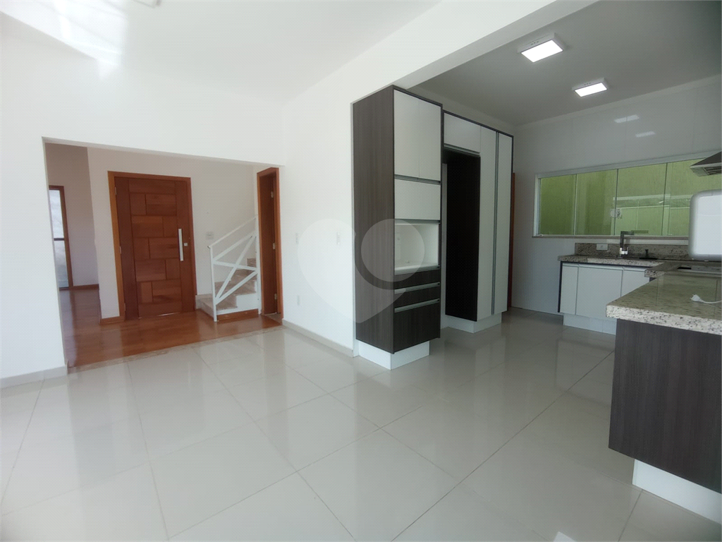 Linda casa com 3 dormiórios a venda em condomíneo fechado na cidade de Atibaia-SP
