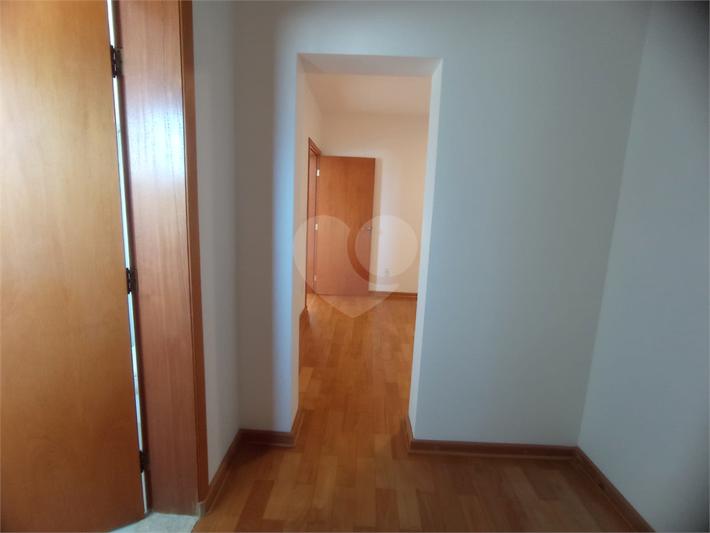 Linda casa com 3 dormiórios a venda em condomíneo fechado na cidade de Atibaia-SP