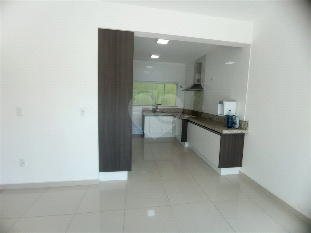 Linda casa com 3 dormiórios a venda em condomíneo fechado na cidade de Atibaia-SP