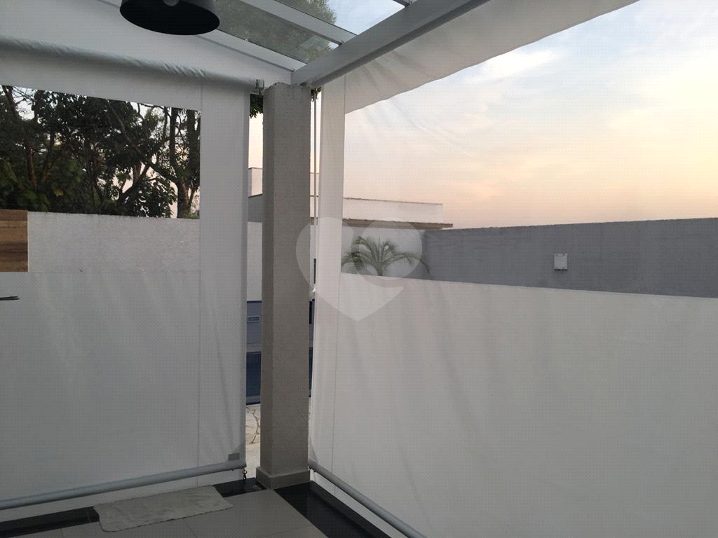 Casa em condomínio fechado na Granja Viana