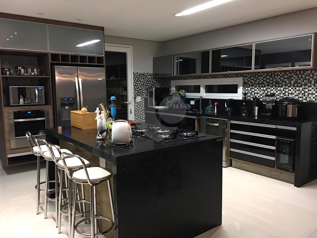 Casa em condomínio fechado na Granja Viana