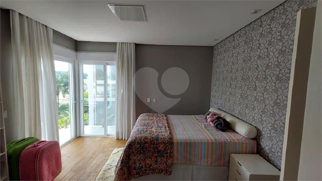 Casa em condomínio fechado na Granja Viana