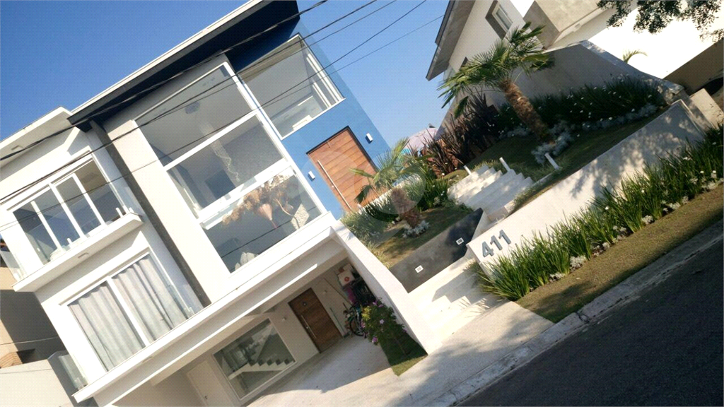 Casa em condomínio fechado na Granja Viana