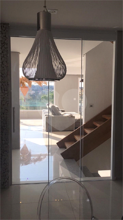 Casa em condomínio fechado na Granja Viana