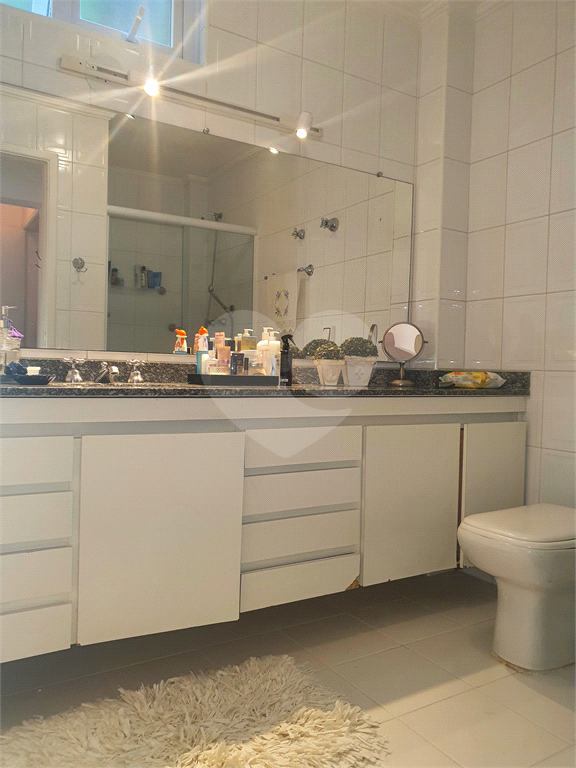 Apartamento de 107m² reformado 3 dormitórios, sendo 2 suítes e com closets um quarto é reversível, 