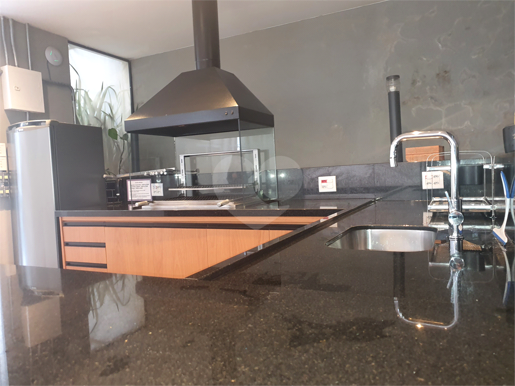 Apartamento de 107m² reformado 3 dormitórios, sendo 2 suítes e com closets um quarto é reversível, 
