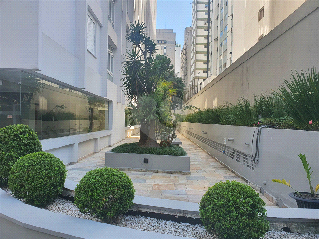 Apartamento de 107m² reformado 3 dormitórios, sendo 2 suítes e com closets um quarto é reversível, 