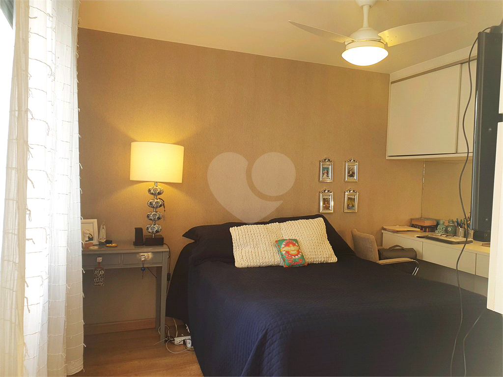 Apartamento de 107m² reformado 3 dormitórios, sendo 2 suítes e com closets um quarto é reversível, 