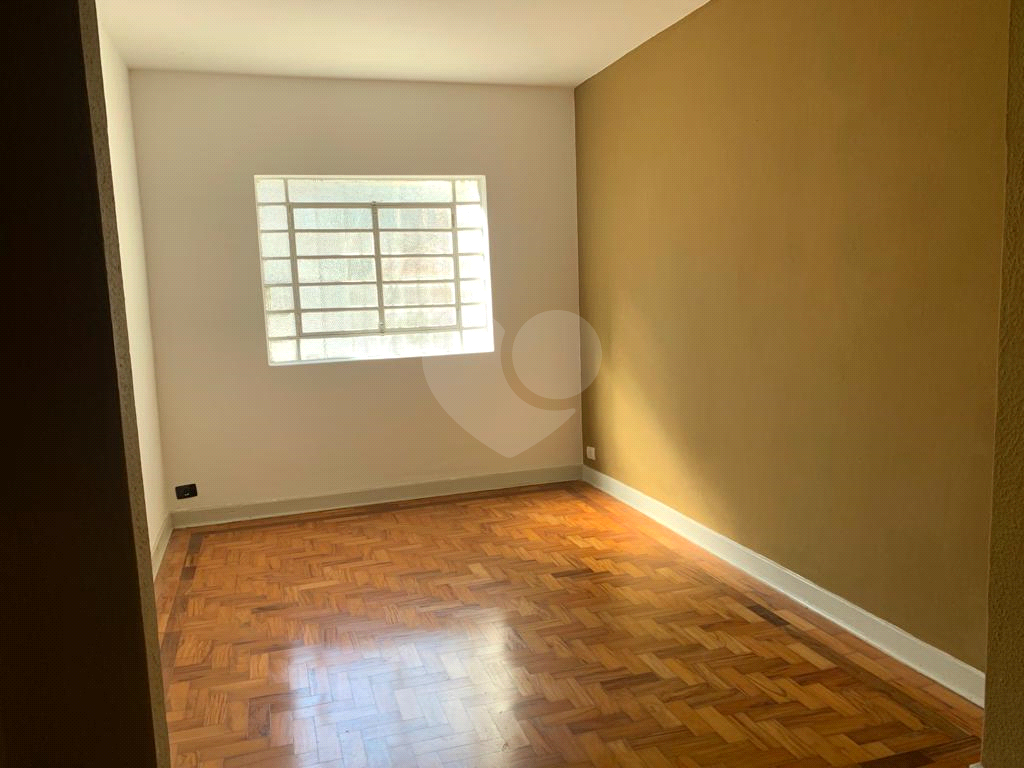 Excelente sobrado de 03 dormitórios na Aclimação.