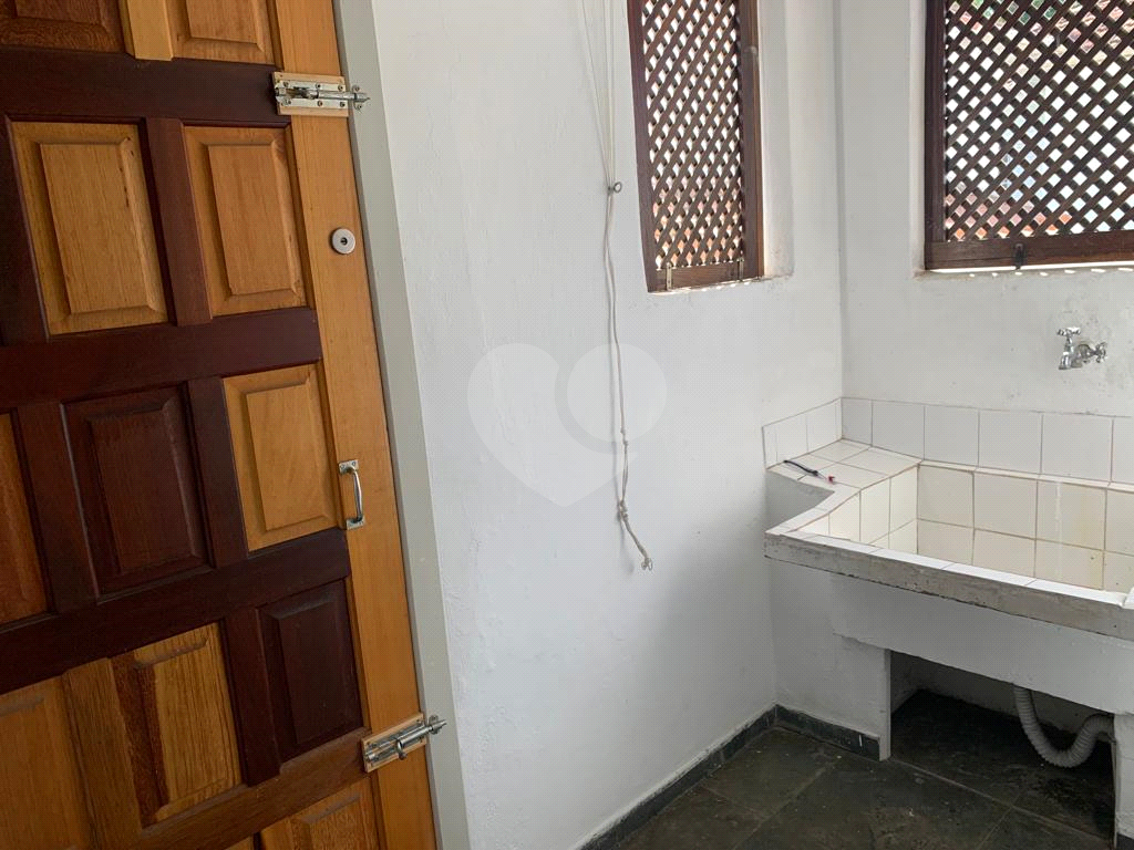 Excelente sobrado de 03 dormitórios na Aclimação.