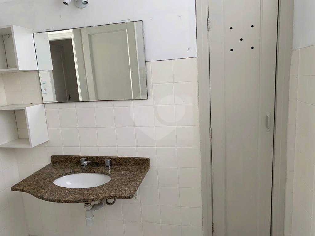 Excelente sobrado de 03 dormitórios na Aclimação.