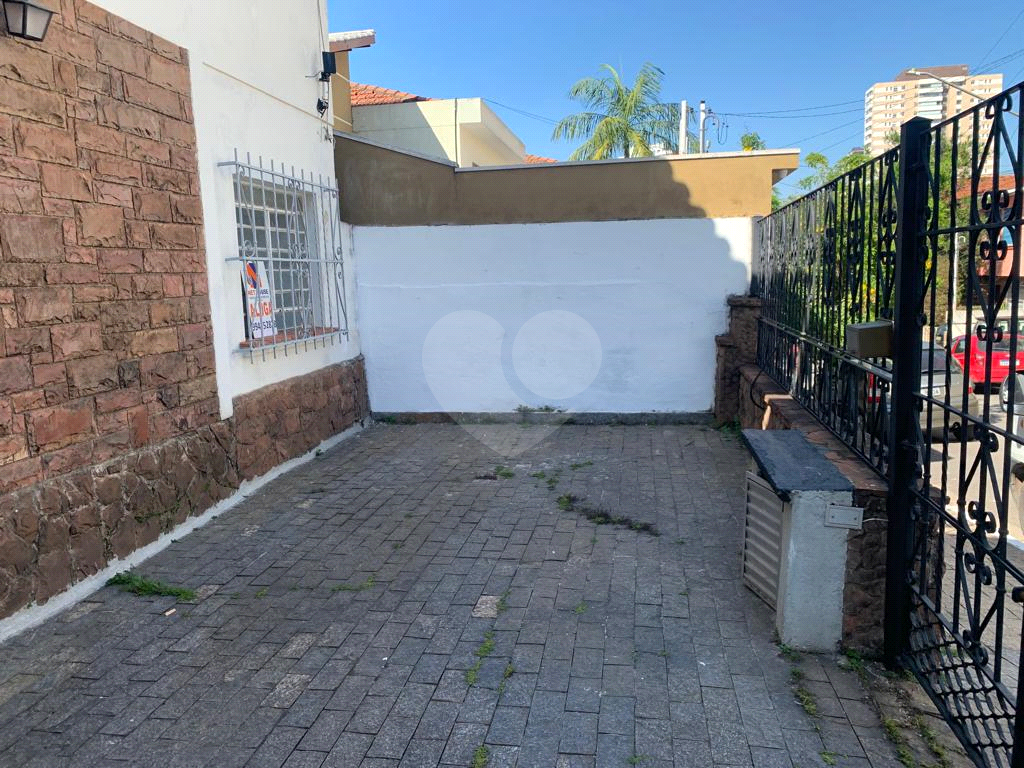 Excelente sobrado de 03 dormitórios na Aclimação.