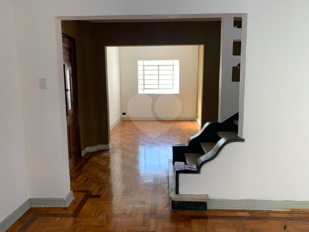 Excelente sobrado de 03 dormitórios na Aclimação.