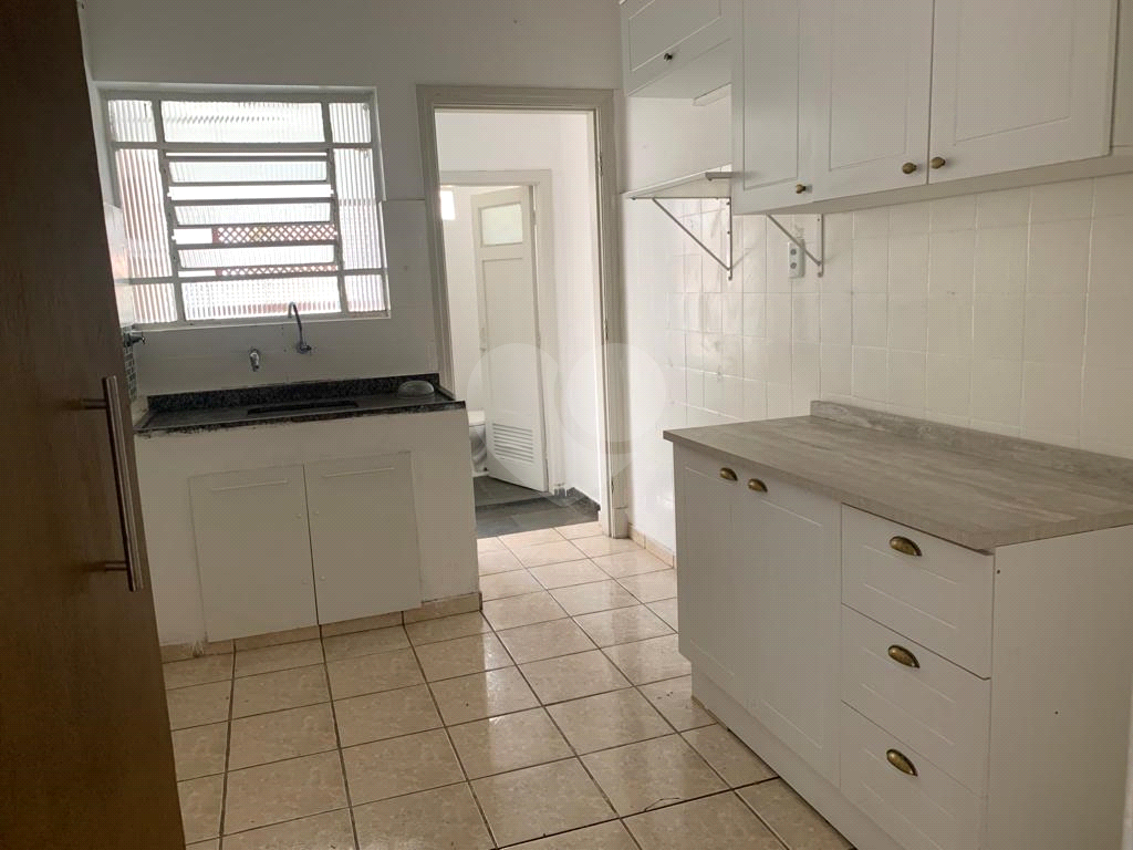 Excelente sobrado de 03 dormitórios na Aclimação.