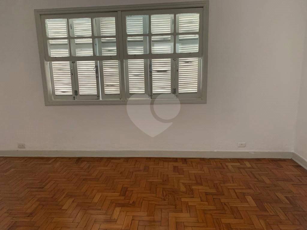 Excelente sobrado de 03 dormitórios na Aclimação.