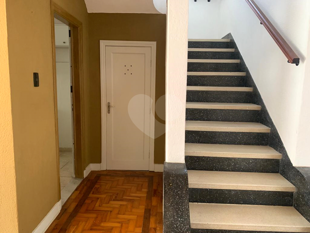 Excelente sobrado de 03 dormitórios na Aclimação.