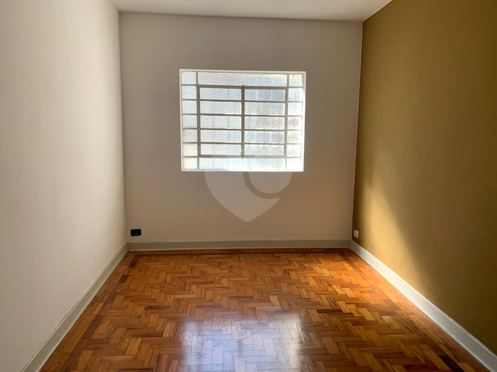 Excelente sobrado de 03 dormitórios na Aclimação.