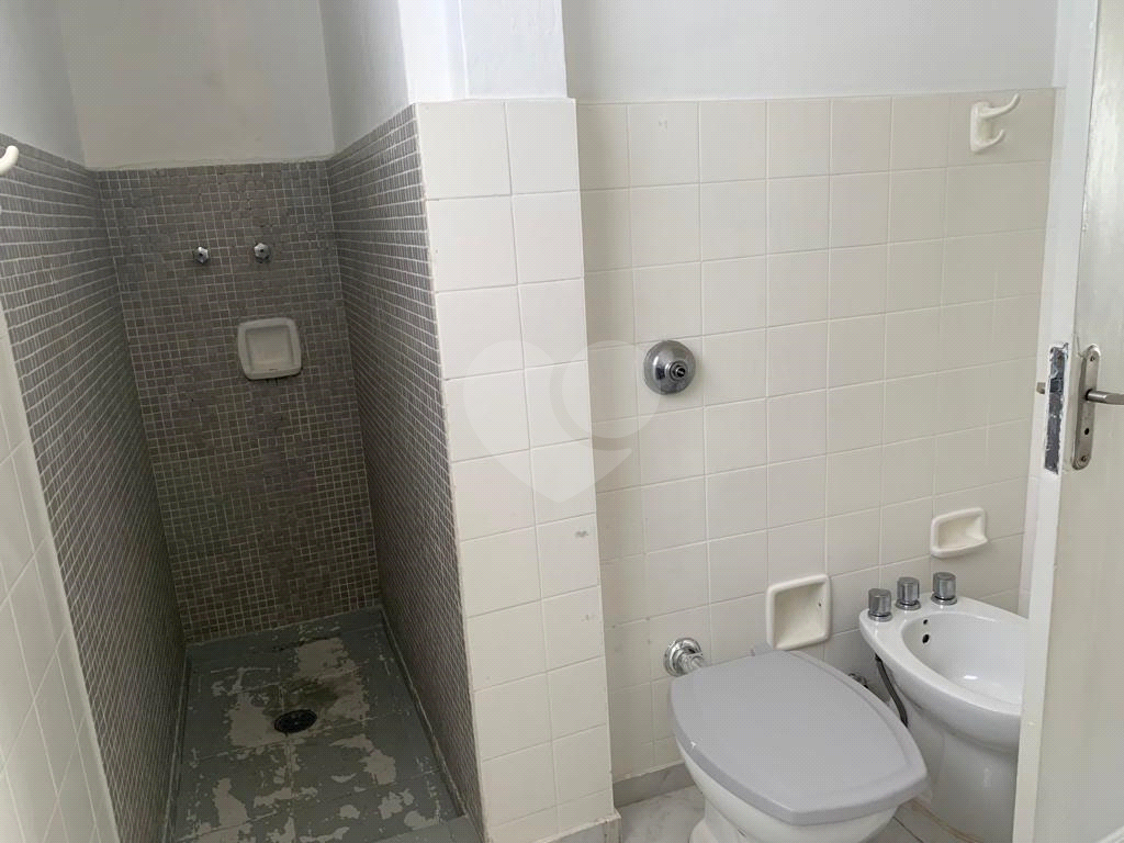 Excelente sobrado de 03 dormitórios na Aclimação.