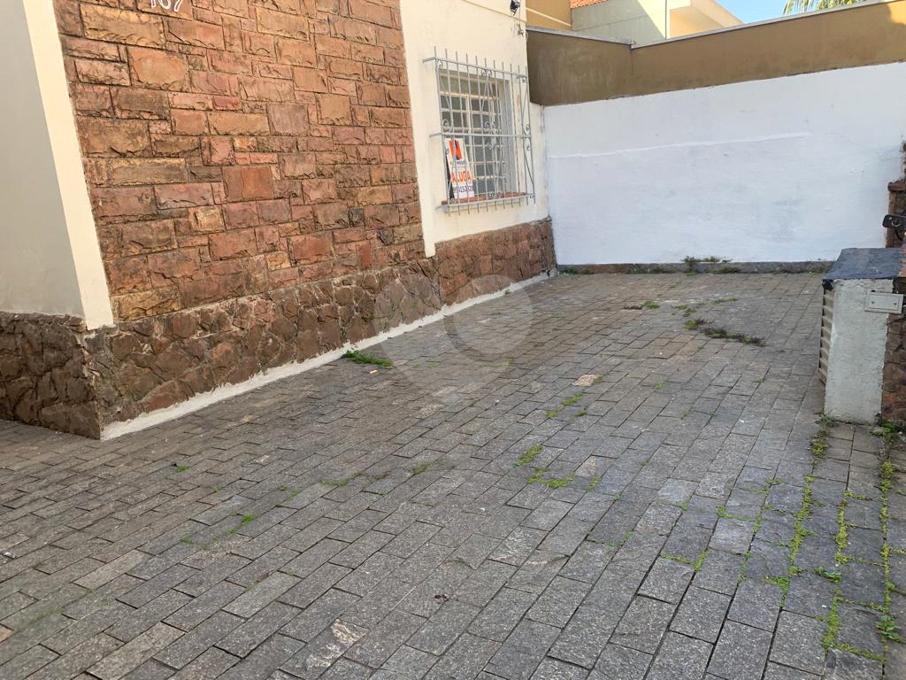 Excelente sobrado de 03 dormitórios na Aclimação.