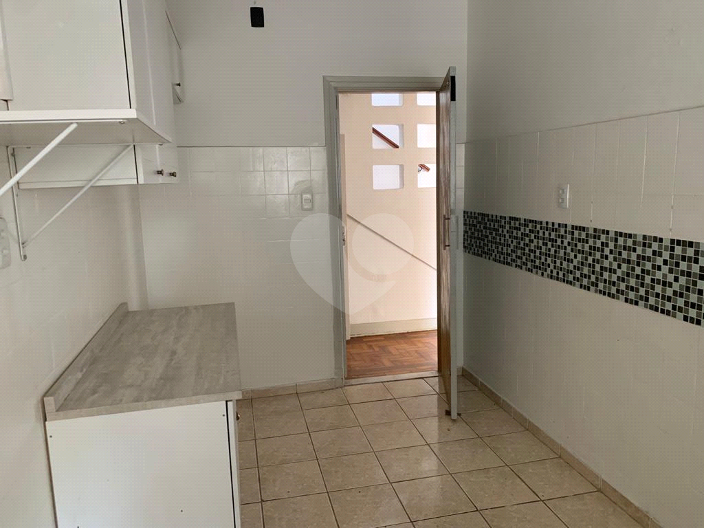 Excelente sobrado de 03 dormitórios na Aclimação.