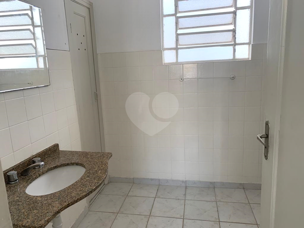 Excelente sobrado de 03 dormitórios na Aclimação.