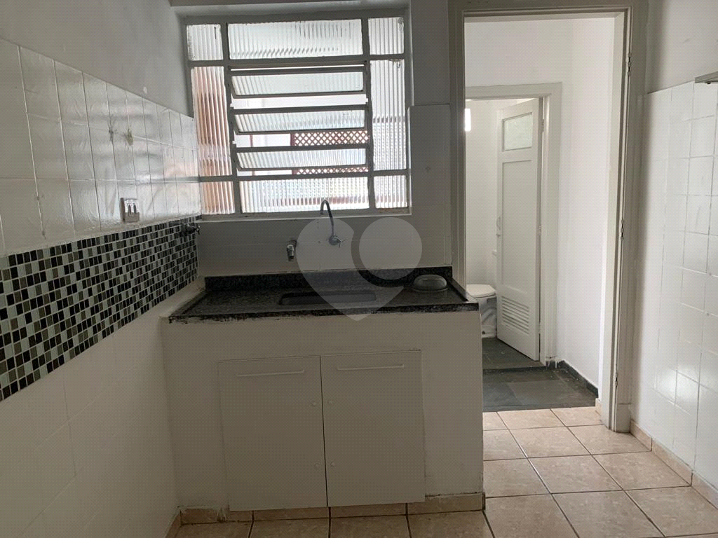 Excelente sobrado de 03 dormitórios na Aclimação.