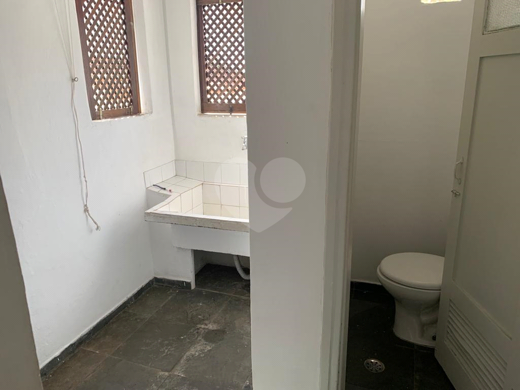 Excelente sobrado de 03 dormitórios na Aclimação.