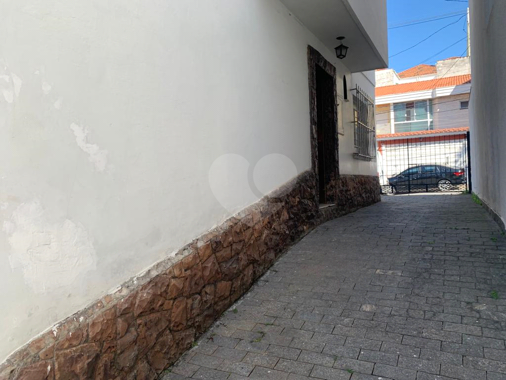 Excelente sobrado de 03 dormitórios na Aclimação.