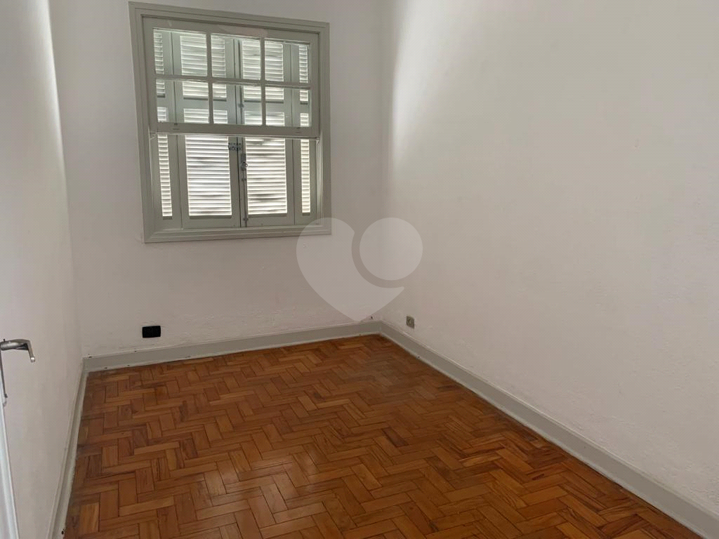 Excelente sobrado de 03 dormitórios na Aclimação.