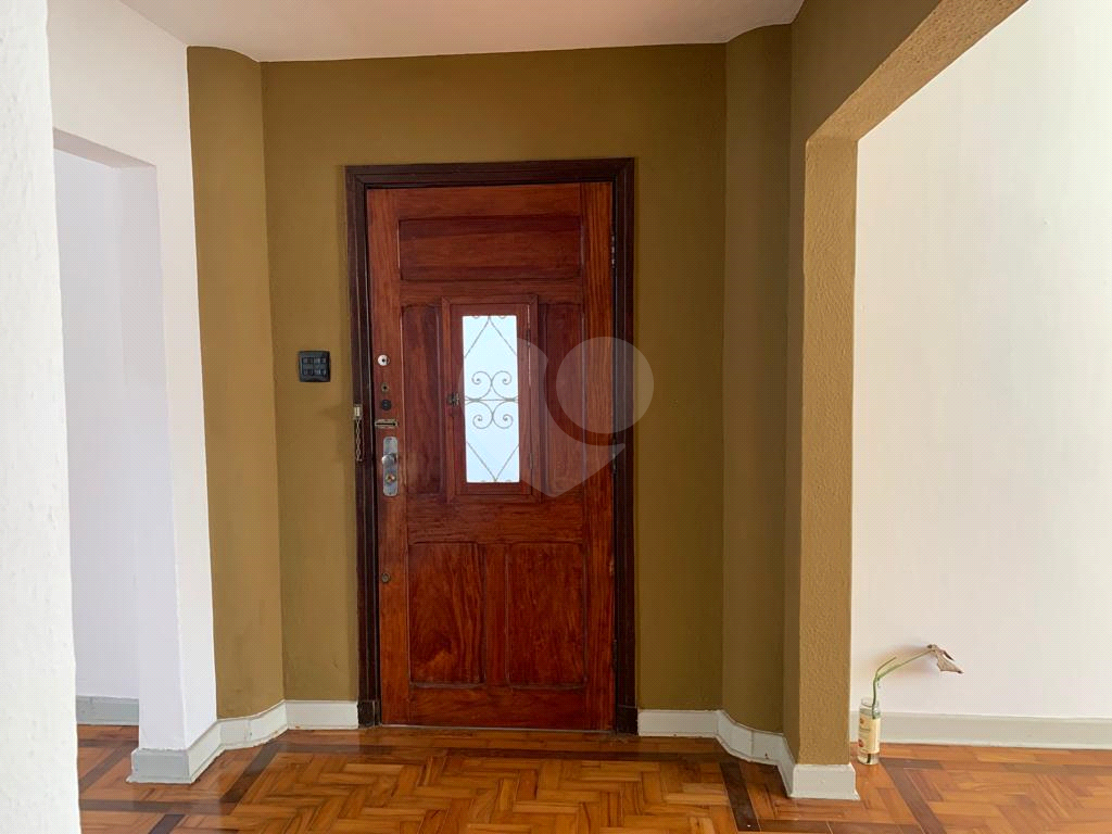 Excelente sobrado de 03 dormitórios na Aclimação.