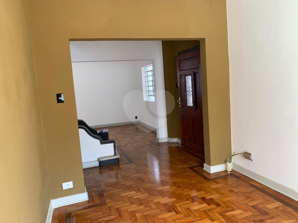 Excelente sobrado de 03 dormitórios na Aclimação.