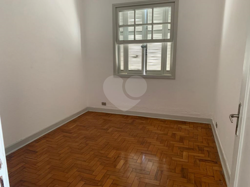 Excelente sobrado de 03 dormitórios na Aclimação.