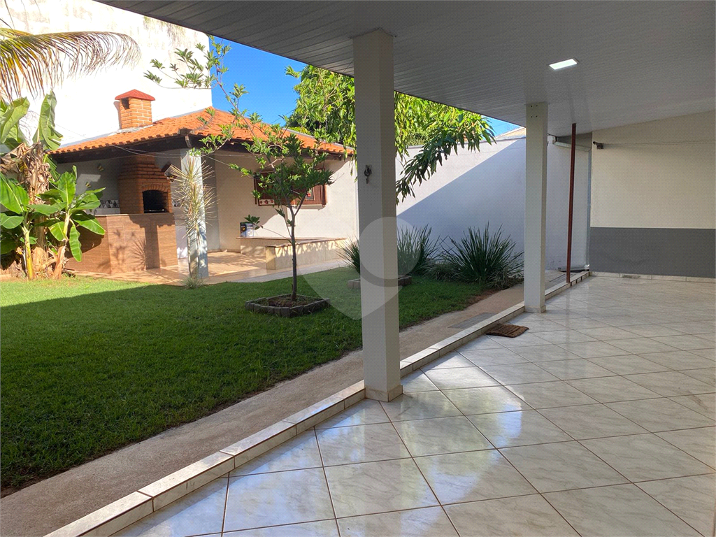 Casa à venda com 3 quartos, 180m² - Foto 1