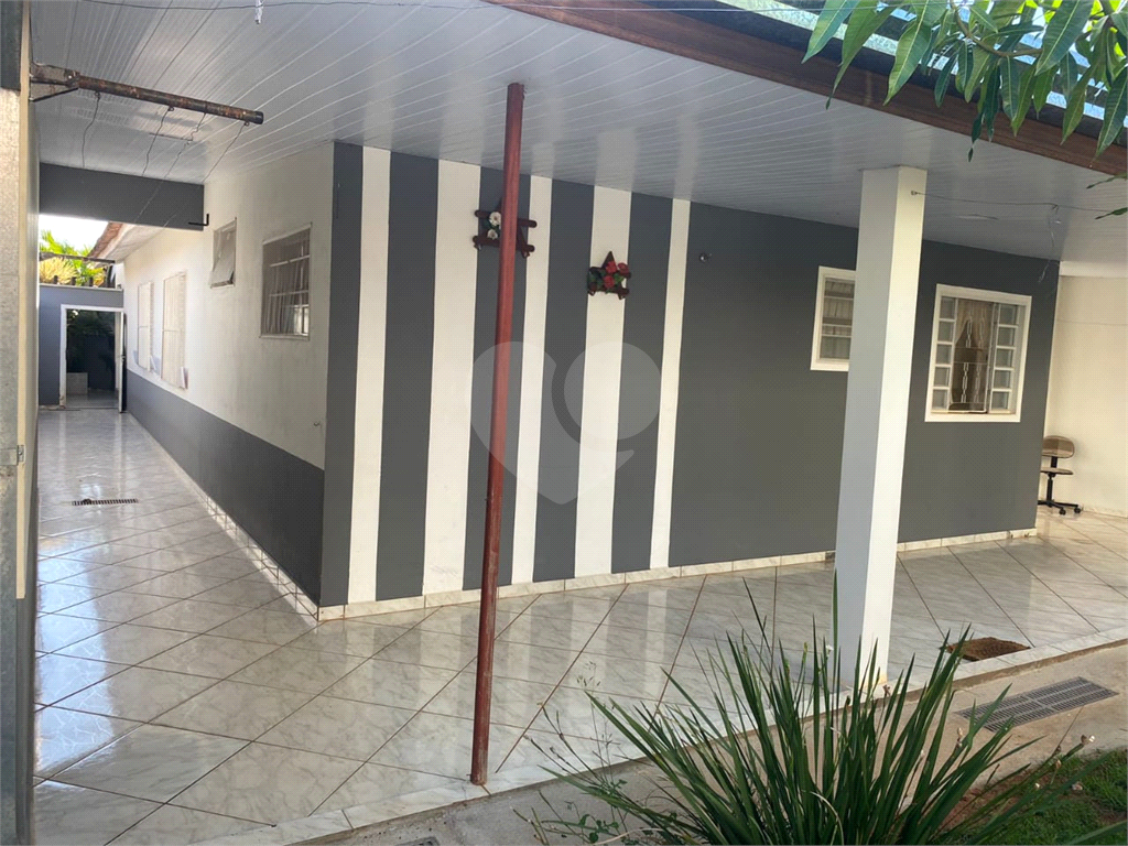 Casa à venda com 3 quartos, 180m² - Foto 2