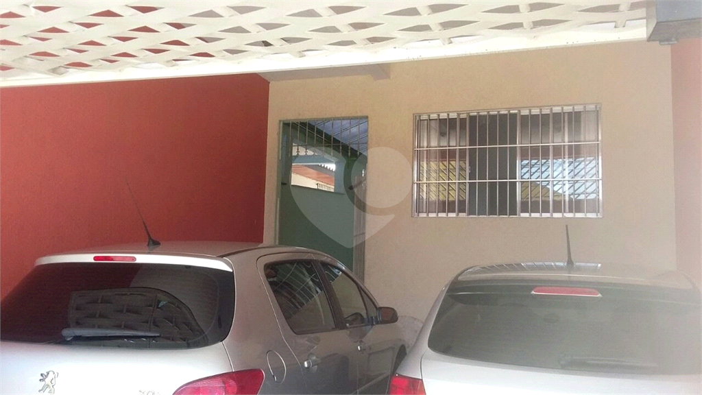 Lindo Sobrado em Carapicuíba no bairro Ariston com 3 dormitórios e 2 vagas de garagem coberta.
