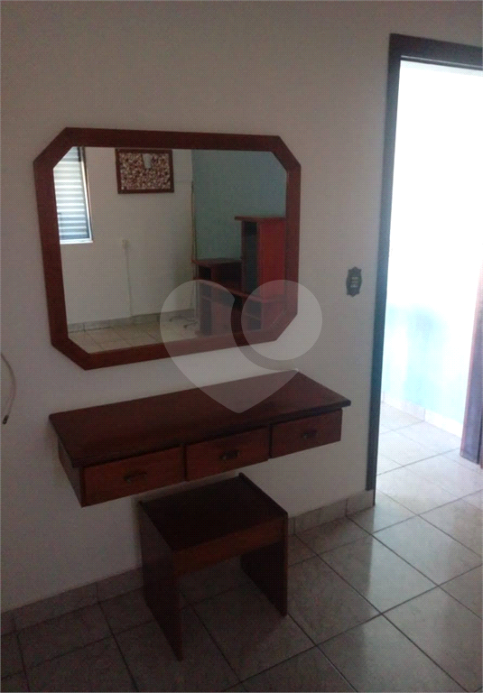 Lindo Sobrado em Carapicuíba no bairro Ariston com 3 dormitórios e 2 vagas de garagem coberta.