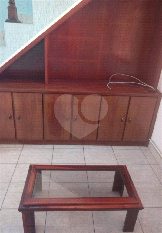Lindo Sobrado em Carapicuíba no bairro Ariston com 3 dormitórios e 2 vagas de garagem coberta.