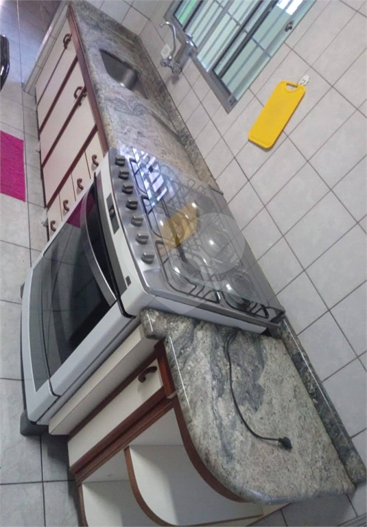 Lindo Sobrado em Carapicuíba no bairro Ariston com 3 dormitórios e 2 vagas de garagem coberta.