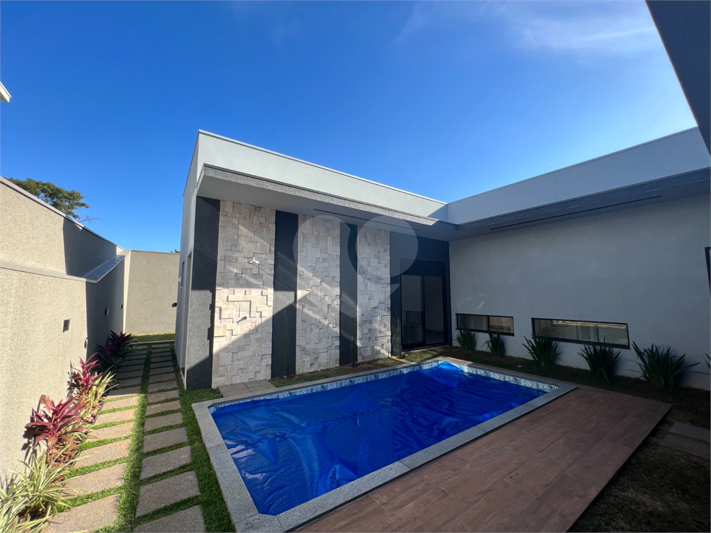 Casa à venda e aluguel com 3 quartos, 302m² - Foto 2