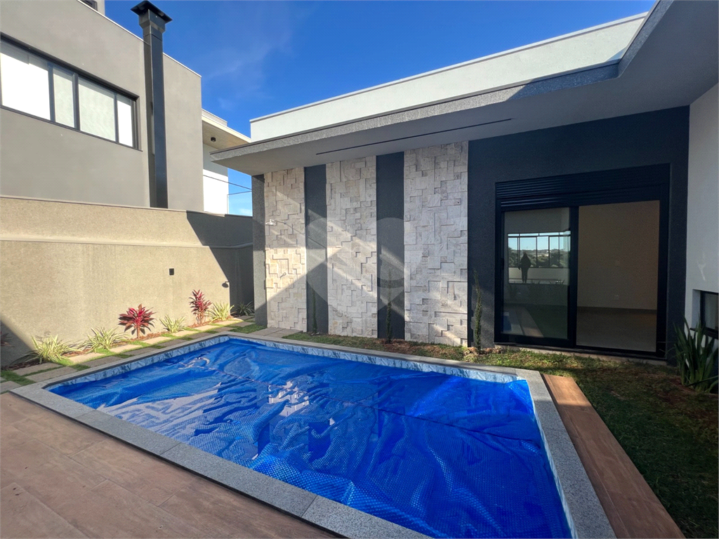 Casa à venda e aluguel com 3 quartos, 302m² - Foto 1