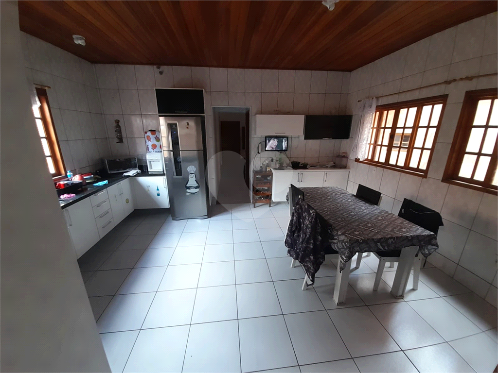 Casa à venda com 3 quartos, 184m² - Foto 1