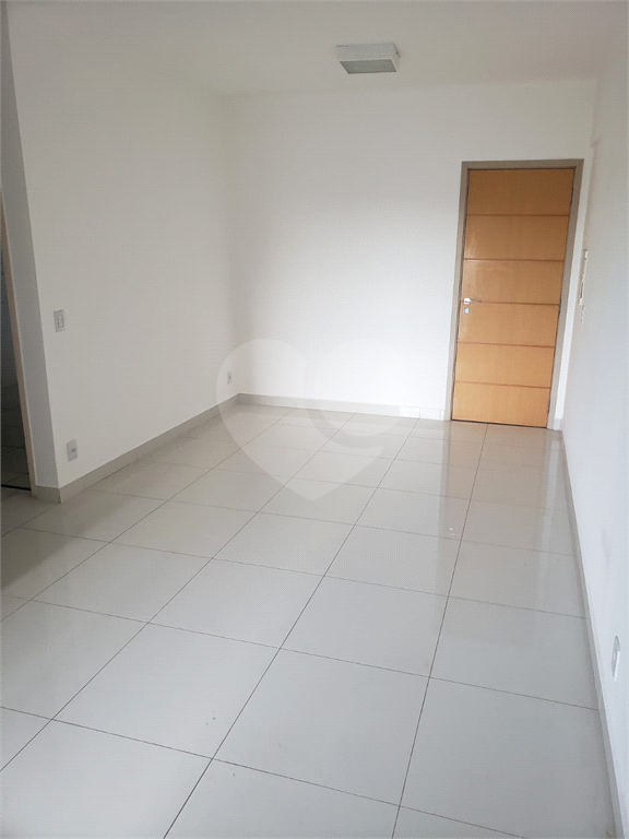 Apartamento à venda com 3 quartos, 80m² - Foto 2