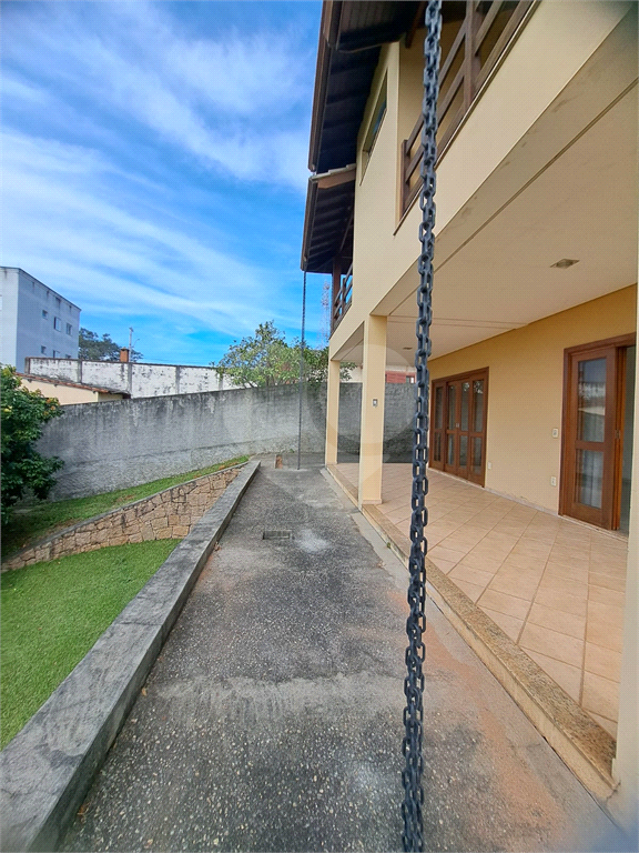 Linda chácara á venda na zona comercial 1 na cidade de Itatiba-SP